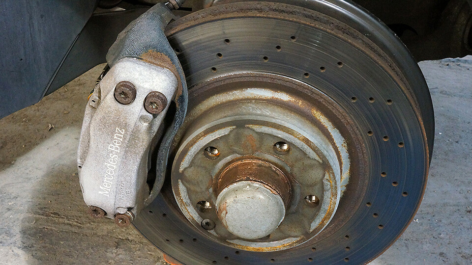 Painting mercedes brake calipers