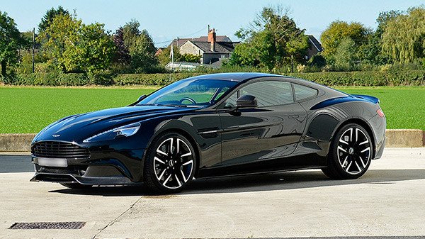 Aston Martin Vanquish Carbon Edition