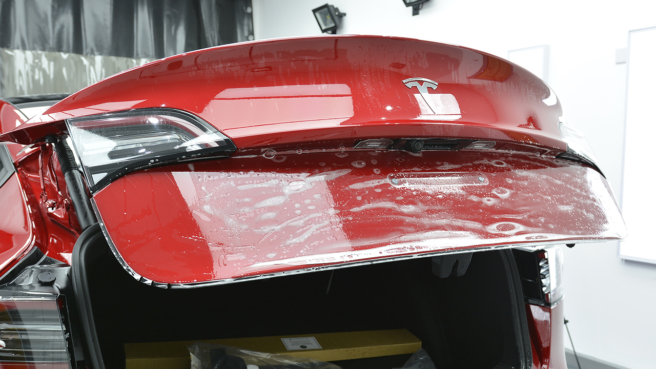 Luxury car - Mid-size car