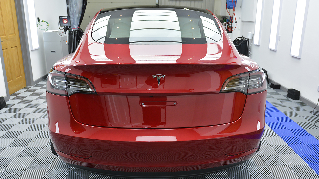 Tesla Model S - Mid-size car